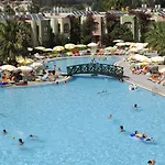Vonresort Golden & Aqua 4* Side