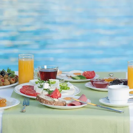 Vonresort Golden & Aqua 4* Side